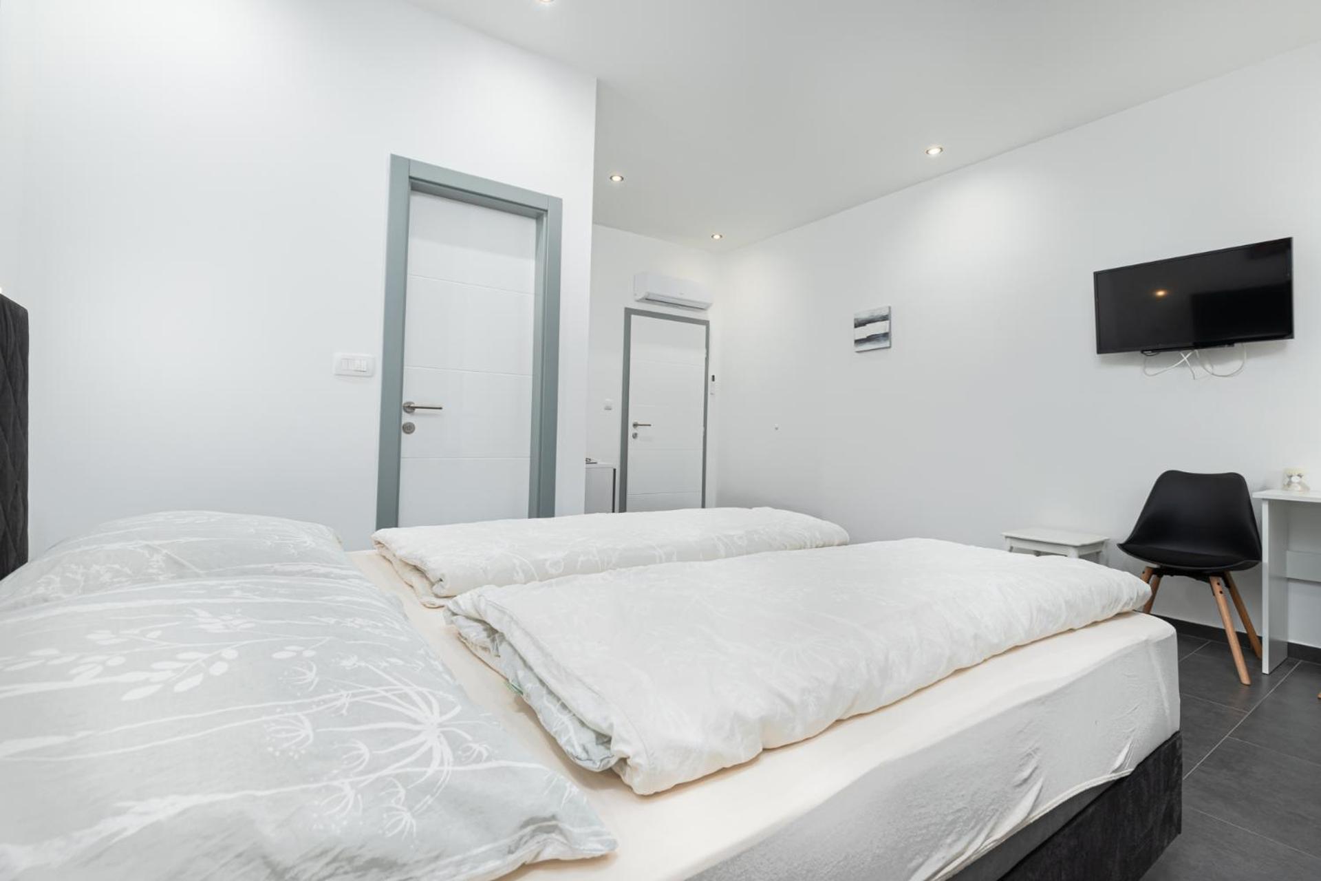 Rooms And Studio Flora 波雷奇 外观 照片